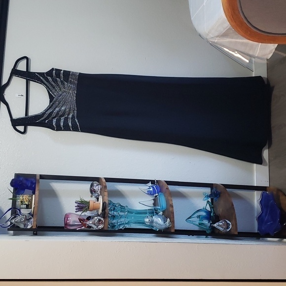 DAYMOR Couture Beaded Bodice Gown, Size 8 - Picture 6 of 17